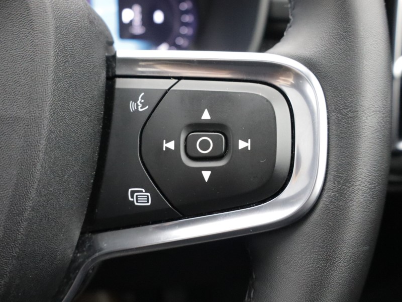 2023 (23) VOLVO XC40 2.0 B4P Ultimate Dark 5dr Auto 5165493