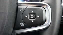 2023 (23) VOLVO XC40 2.0 B4P Ultimate Dark 5dr Auto 5165493