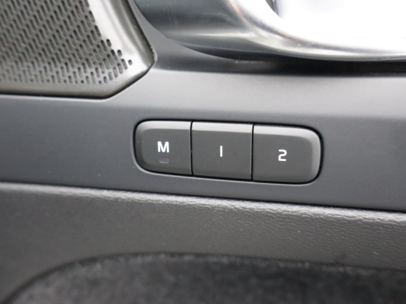 2023 (23) VOLVO XC40 2.0 B4P Ultimate Dark 5dr Auto 5165474