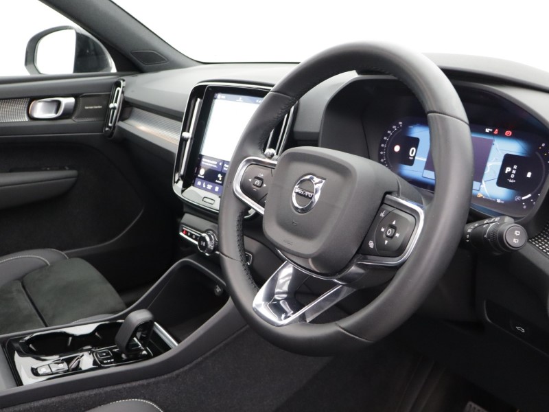 2023 (23) VOLVO XC40 2.0 B4P Ultimate Dark 5dr Auto 5165479