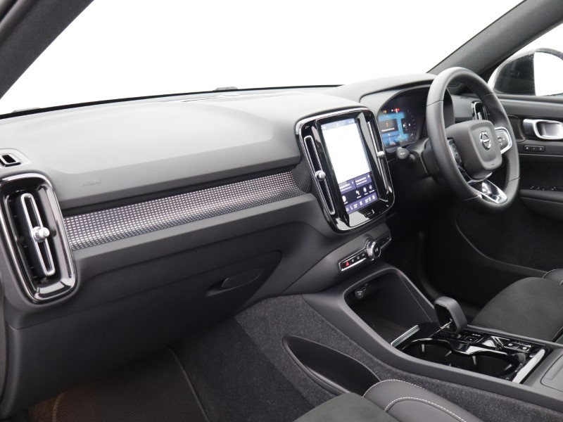 2023 (23) VOLVO XC40 2.0 B4P Ultimate Dark 5dr Auto 5165483