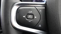 2023 (23) VOLVO XC40 2.0 B4P Ultimate Dark 5dr Auto 5165492