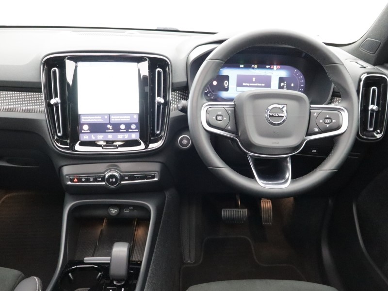 2023 (23) VOLVO XC40 2.0 B4P Ultimate Dark 5dr Auto 5165490