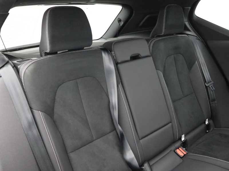 2023 (23) VOLVO XC40 2.0 B4P Ultimate Dark 5dr Auto 5165488