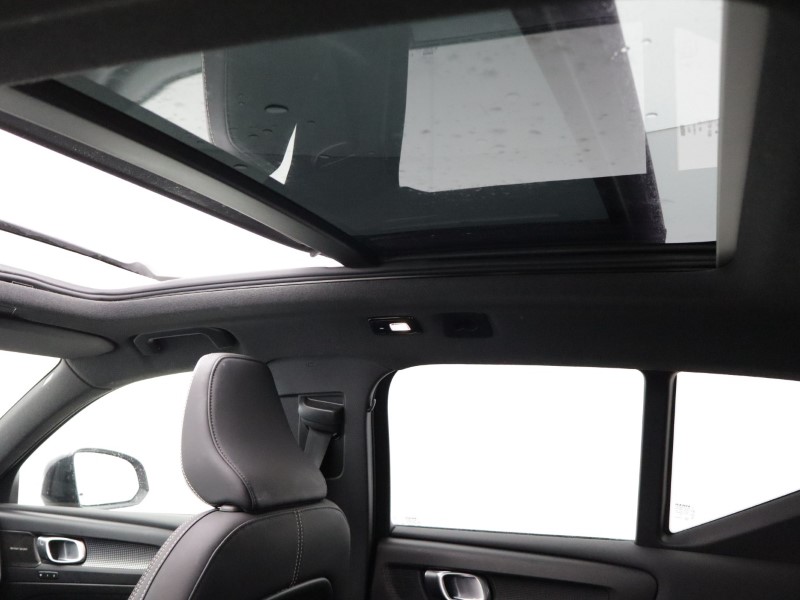 2023 (23) VOLVO XC40 2.0 B4P Ultimate Dark 5dr Auto 5165480