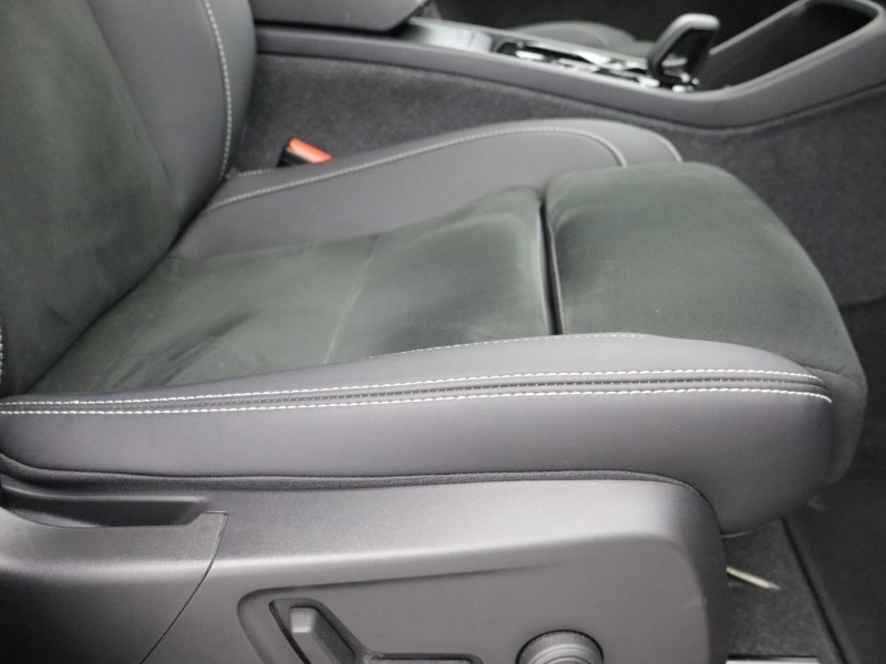 2023 (23) VOLVO XC40 2.0 B4P Ultimate Dark 5dr Auto 5165477