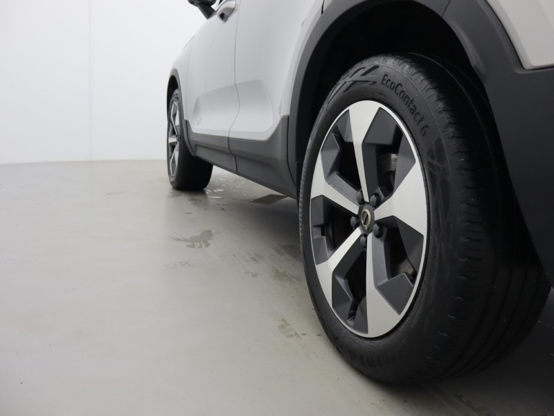 2023 (23) VOLVO XC40 2.0 B4P Ultimate Dark 5dr Auto 5165463