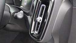 2023 (23) VOLVO XC40 2.0 B4P Ultimate Dark 5dr Auto 5165475