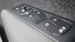 2023 (23) VOLVO XC40 2.0 B4P Ultimate Dark 5dr Auto 5165472