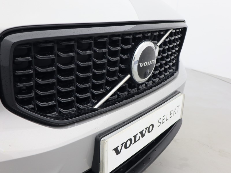 2023 (23) VOLVO XC40 2.0 B4P Ultimate Dark 5dr Auto 5165451