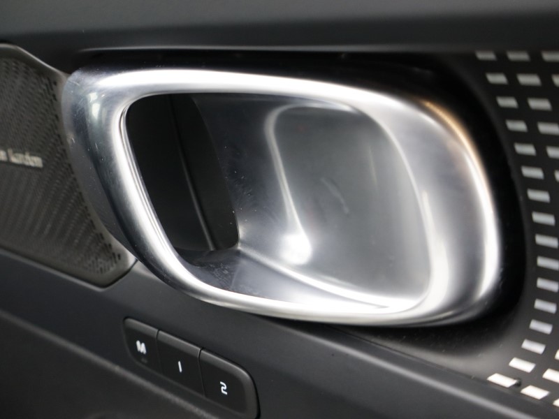 2023 (23) VOLVO XC40 2.0 B4P Ultimate Dark 5dr Auto 5165473