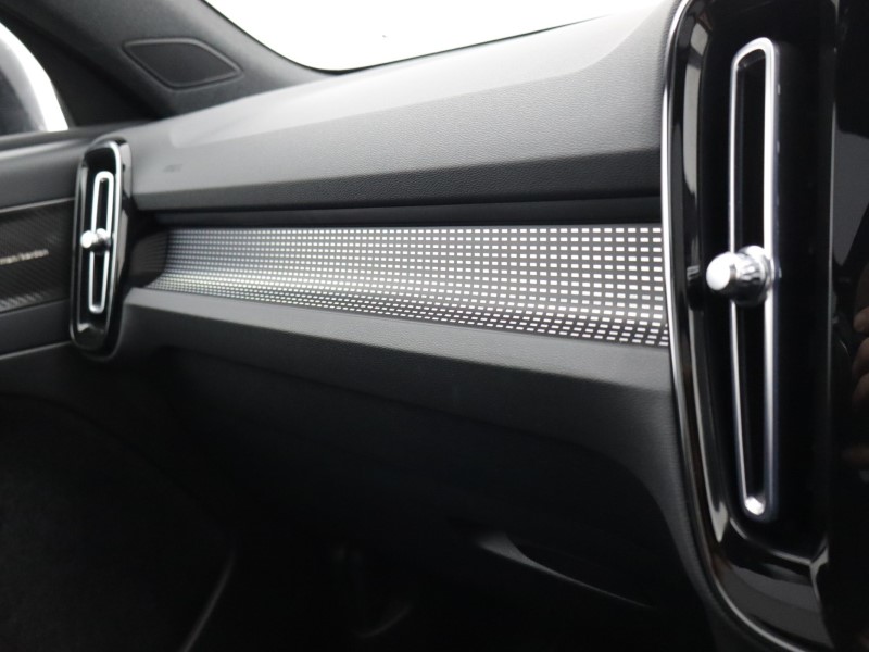 2023 (23) VOLVO XC40 2.0 B4P Ultimate Dark 5dr Auto 5165503