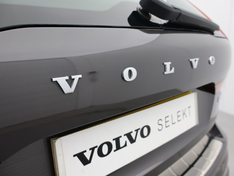 2022 (72) VOLVO XC60 2.0 B5P Plus Dark 5dr AWD Geartronic 5152952