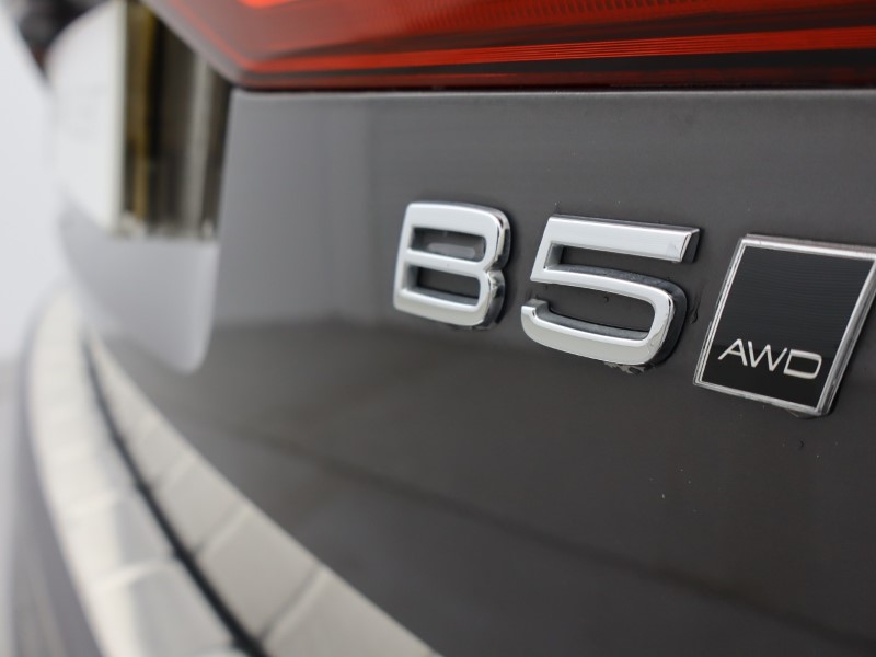 2022 (72) VOLVO XC60 2.0 B5P Plus Dark 5dr AWD Geartronic 5152953