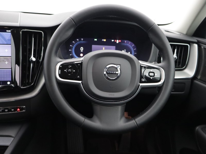 2022 (72) VOLVO XC60 2.0 B5P Plus Dark 5dr AWD Geartronic 5152982