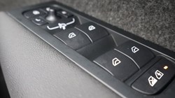 2025 (75) VOLVO XC40 2.0 B4P Ultra Dark 5dr Auto *VAT QUALIFYING* 5144766