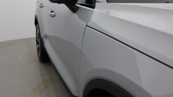 2025 (75) VOLVO XC40 2.0 B4P Ultra Dark 5dr Auto *VAT QUALIFYING* 5144746