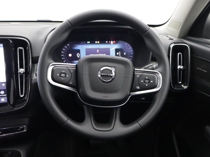 2025 (75) VOLVO XC40 2.0 B4P Ultra Dark 5dr Auto *VAT QUALIFYING* 5144778