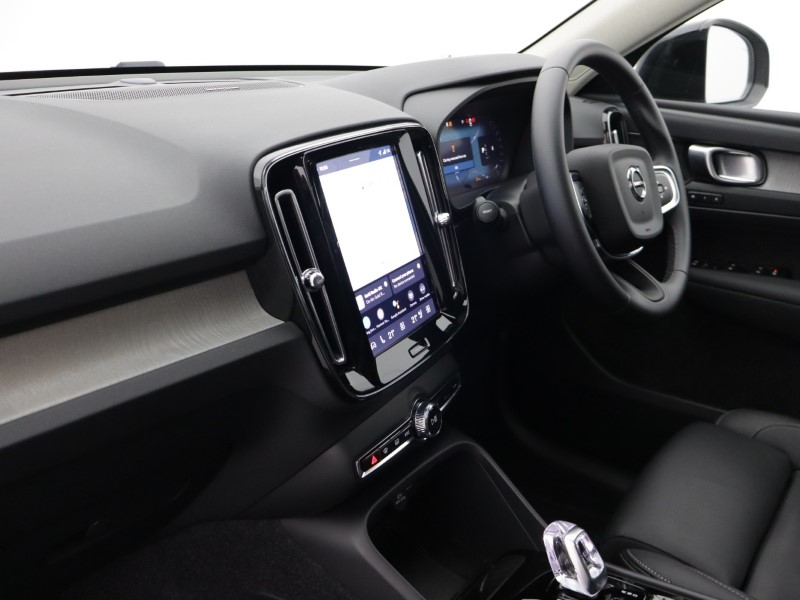 2025 (75) VOLVO XC40 2.0 B4P Ultra Dark 5dr Auto *VAT QUALIFYING* 5144775