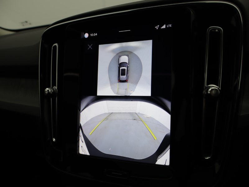 2025 (75) VOLVO XC40 2.0 B4P Ultra Dark 5dr Auto *VAT QUALIFYING* 5144783