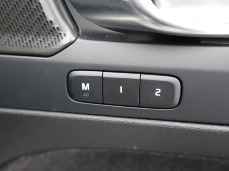 2025 (75) VOLVO XC40 2.0 B4P Ultra Dark 5dr Auto *VAT QUALIFYING* 5144768