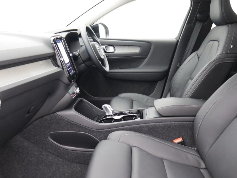 2025 (75) VOLVO XC40 2.0 B4P Ultra Dark 5dr Auto *VAT QUALIFYING* 5144758
