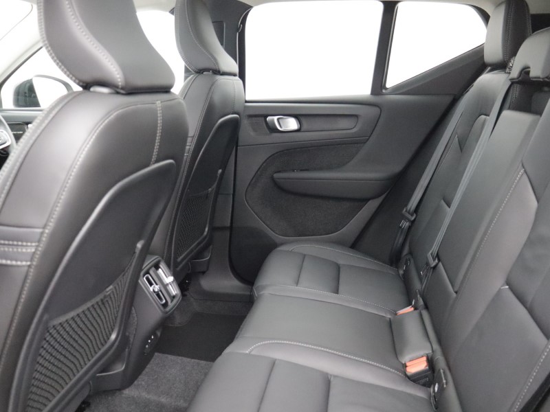 2025 (75) VOLVO XC40 2.0 B4P Ultra Dark 5dr Auto *VAT QUALIFYING* 5144759