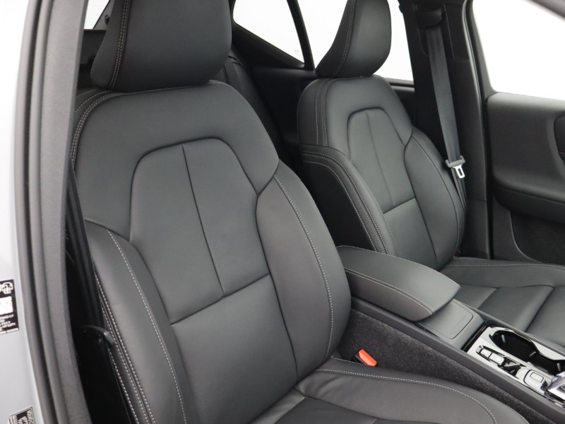 2025 (75) VOLVO XC40 2.0 B4P Ultra Dark 5dr Auto *VAT QUALIFYING* 5144771