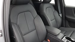 2025 (75) VOLVO XC40 2.0 B4P Ultra Dark 5dr Auto *VAT QUALIFYING* 5144771
