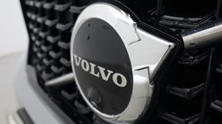 2025 (75) VOLVO XC40 2.0 B4P Ultra Dark 5dr Auto *VAT QUALIFYING* 5144744