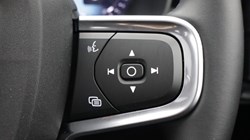 2025 (75) VOLVO XC40 2.0 B4P Ultra Dark 5dr Auto *VAT QUALIFYING* 5144780