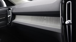 2025 (75) VOLVO XC40 2.0 B4P Ultra Dark 5dr Auto *VAT QUALIFYING* 5144791