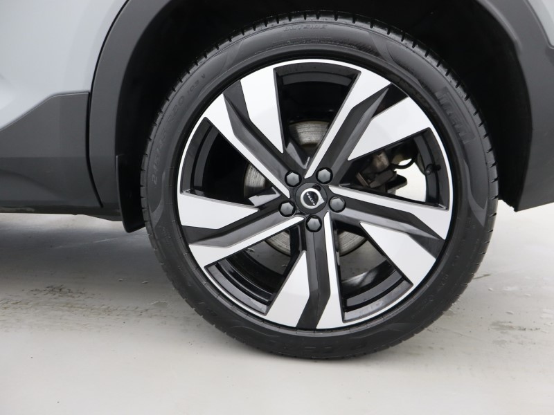 2025 (75) VOLVO XC40 2.0 B4P Ultra Dark 5dr Auto *VAT QUALIFYING* 5144754