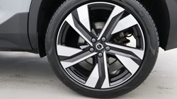 2025 (75) VOLVO XC40 2.0 B4P Ultra Dark 5dr Auto *VAT QUALIFYING* 5144754