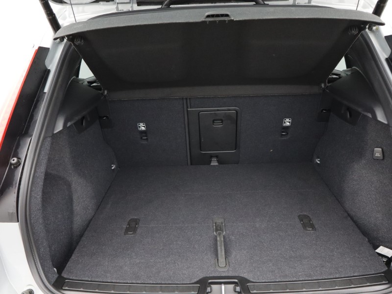 2025 (75) VOLVO XC40 2.0 B4P Ultra Dark 5dr Auto *VAT QUALIFYING* 5144750