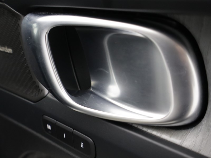 2025 (75) VOLVO XC40 2.0 B4P Ultra Dark 5dr Auto *VAT QUALIFYING* 5144767