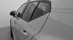 2025 (75) VOLVO XC40 2.0 B4P Ultra Dark 5dr Auto *VAT QUALIFYING* 5144753