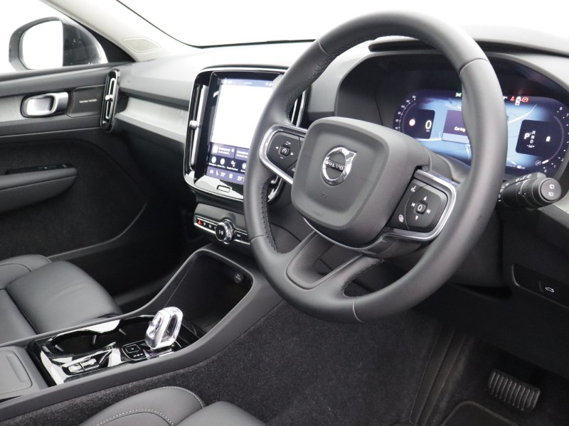 2025 (75) VOLVO XC40 2.0 B4P Ultra Dark 5dr Auto *VAT QUALIFYING* 5144772