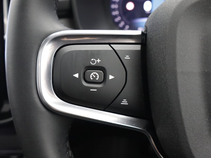 2025 (75) VOLVO XC40 2.0 B4P Ultra Dark 5dr Auto *VAT QUALIFYING* 5144779