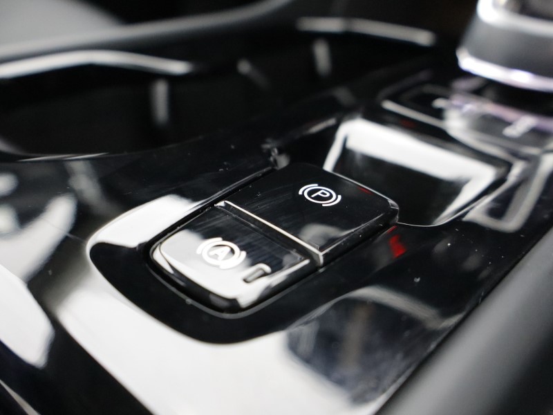 2025 (75) VOLVO XC40 2.0 B4P Ultra Dark 5dr Auto *VAT QUALIFYING* 5144790