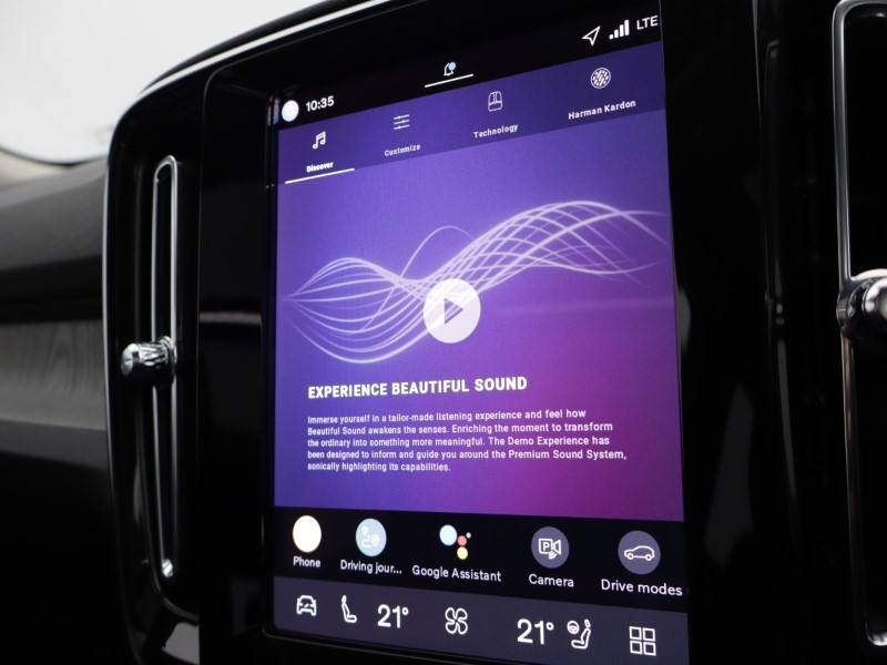 2025 (75) VOLVO XC40 2.0 B4P Ultra Dark 5dr Auto *VAT QUALIFYING* 5144786