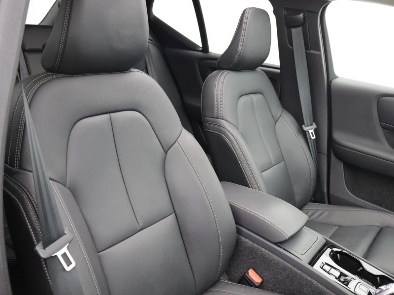 2025 (75) VOLVO XC40 2.0 B4P Ultra Dark 5dr Auto *VAT QUALIFYING* 5223475