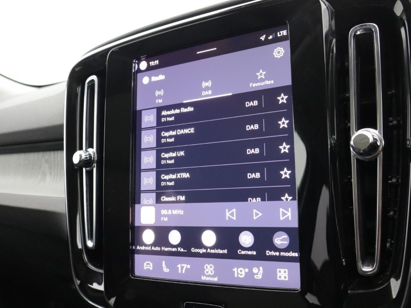 2025 (75) VOLVO XC40 2.0 B4P Ultra Dark 5dr Auto *VAT QUALIFYING* 5223491