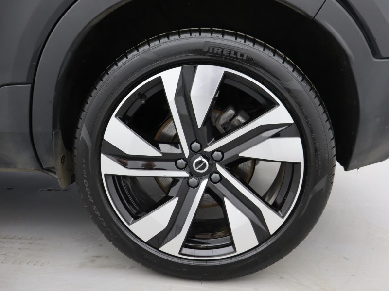 2025 (75) VOLVO XC40 2.0 B4P Ultra Dark 5dr Auto *VAT QUALIFYING* 5223457