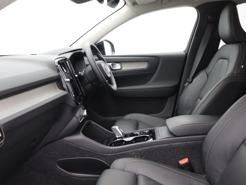 2025 (75) VOLVO XC40 2.0 B4P Ultra Dark 5dr Auto *VAT QUALIFYING* 5223461