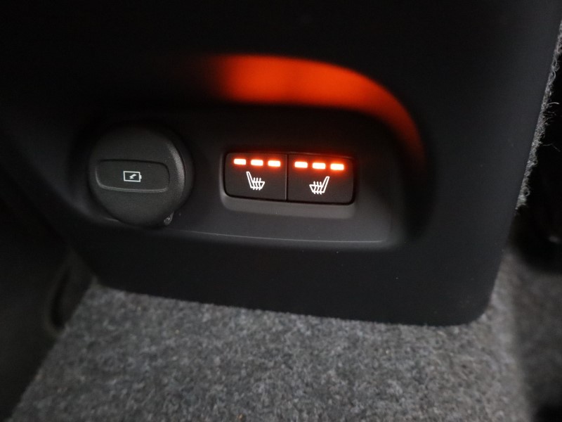 2025 (75) VOLVO XC40 2.0 B4P Ultra Dark 5dr Auto *VAT QUALIFYING* 5223483