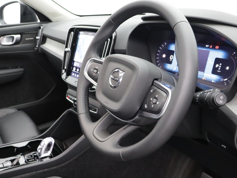 2025 (75) VOLVO XC40 2.0 B4P Ultra Dark 5dr Auto *VAT QUALIFYING* 5223472