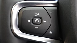 2025 (75) VOLVO XC40 2.0 B4P Ultra Dark 5dr Auto *VAT QUALIFYING* 5223486