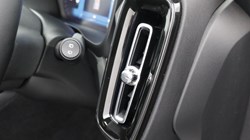 2025 (75) VOLVO XC40 2.0 B4P Ultra Dark 5dr Auto *VAT QUALIFYING* 5223471