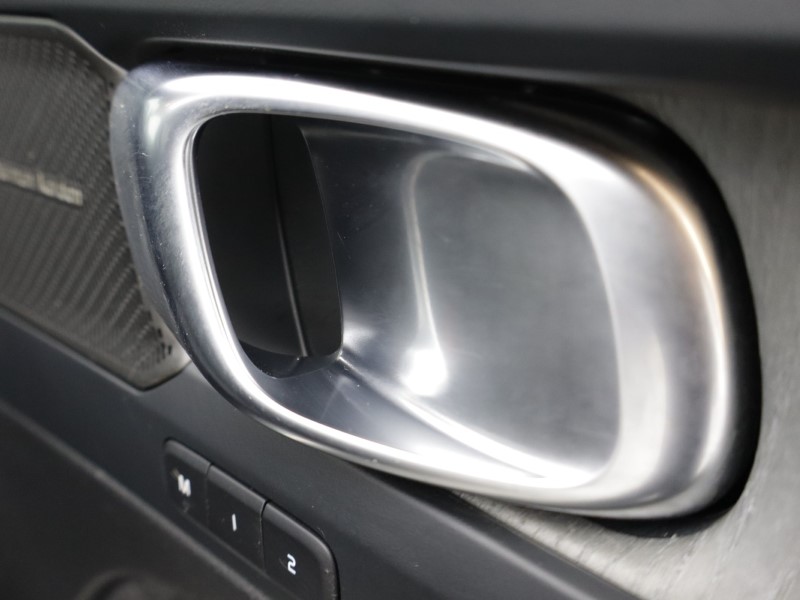 2025 (75) VOLVO XC40 2.0 B4P Ultra Dark 5dr Auto *VAT QUALIFYING* 5223469